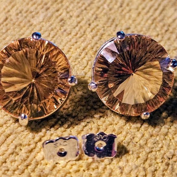 Vintage SAQ yellow stud earrings - Picture 3 of 5